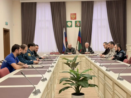 Спасателей поздравили с профессиональным праздником