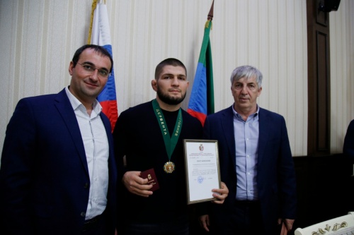 Хабиб Нурмагомедов встретился с молодежью Дербента