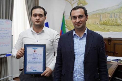 В Дербенте в преддверии Дня Спасателя работникам «ГО и ЧС», МЧС города вручили почётные грамоты