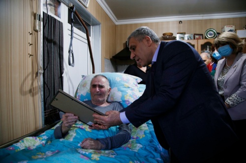 Руководство Дербента посетило на дому участников Венгерских событий 