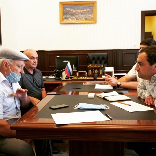 Глава Дербента Рустамбек Пирмагомедов провел плановый прием граждан по личным вопросам