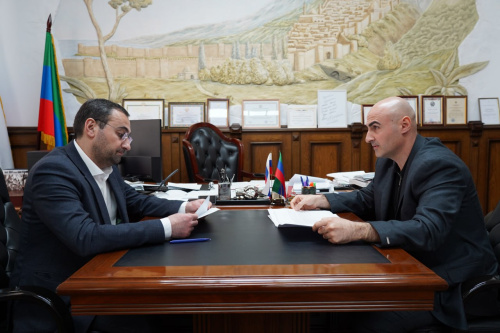 Председатель Счетной палаты города рассказал главе Дербента об итогах работы за 2023 год